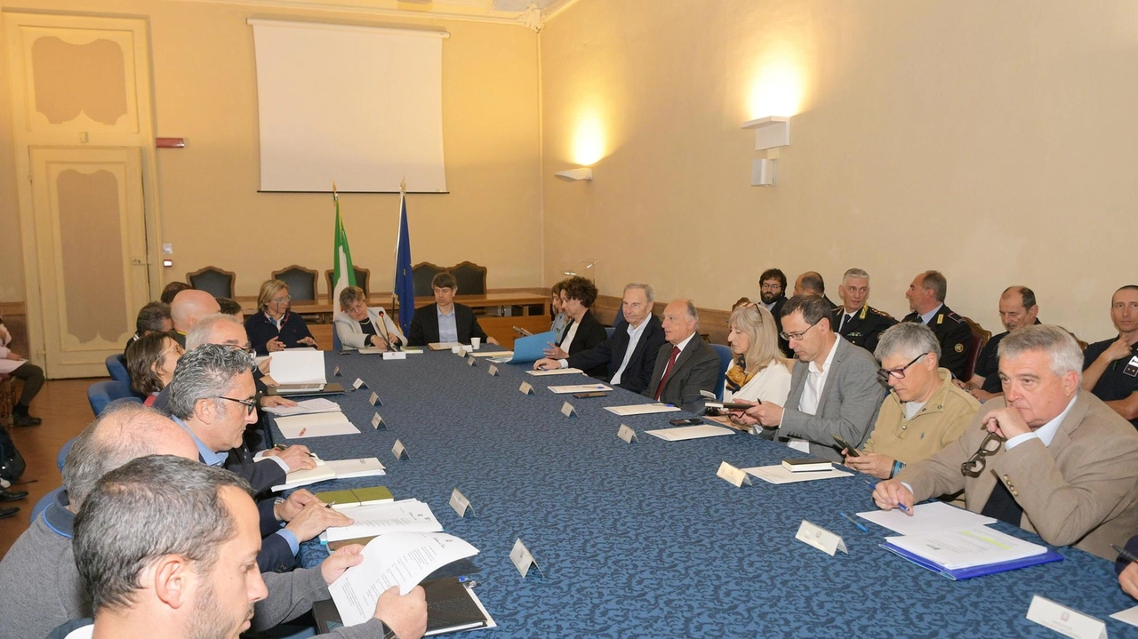 Un momento del tavolo presieduto dal prefetto di Pavia Francesca De Carlini ieri a palazzo Malaspina Un momento del tavolo presieduto dal prefetto di Pavia Francesca De Carlini ieri a palazzo Malaspina