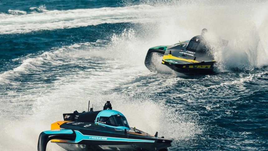 L’amministratore delegato dell’UIM E1 World Championship Rudi Basso (sopra a sinistra) ha presentato la prima edizione dell’E1 Lake Como Gp a Villa d’Este In gara anche il team del disc jockey Steve Aoki (in alto a destra) e la barca di Tom Brady sponsorizzata della squadra di calcio femminile Como Women L’amministratore delegato dell’UIM E1 World Championship Rudi Basso (sopra a sinistra) ha presentato la prima edizione dell’E1 Lake Como Gp a Villa d’Este In gara anche il team del disc jockey Steve Aoki (in alto a destra) e la barca di Tom Brady sponsorizzata della squadra di calcio femminile Como Women