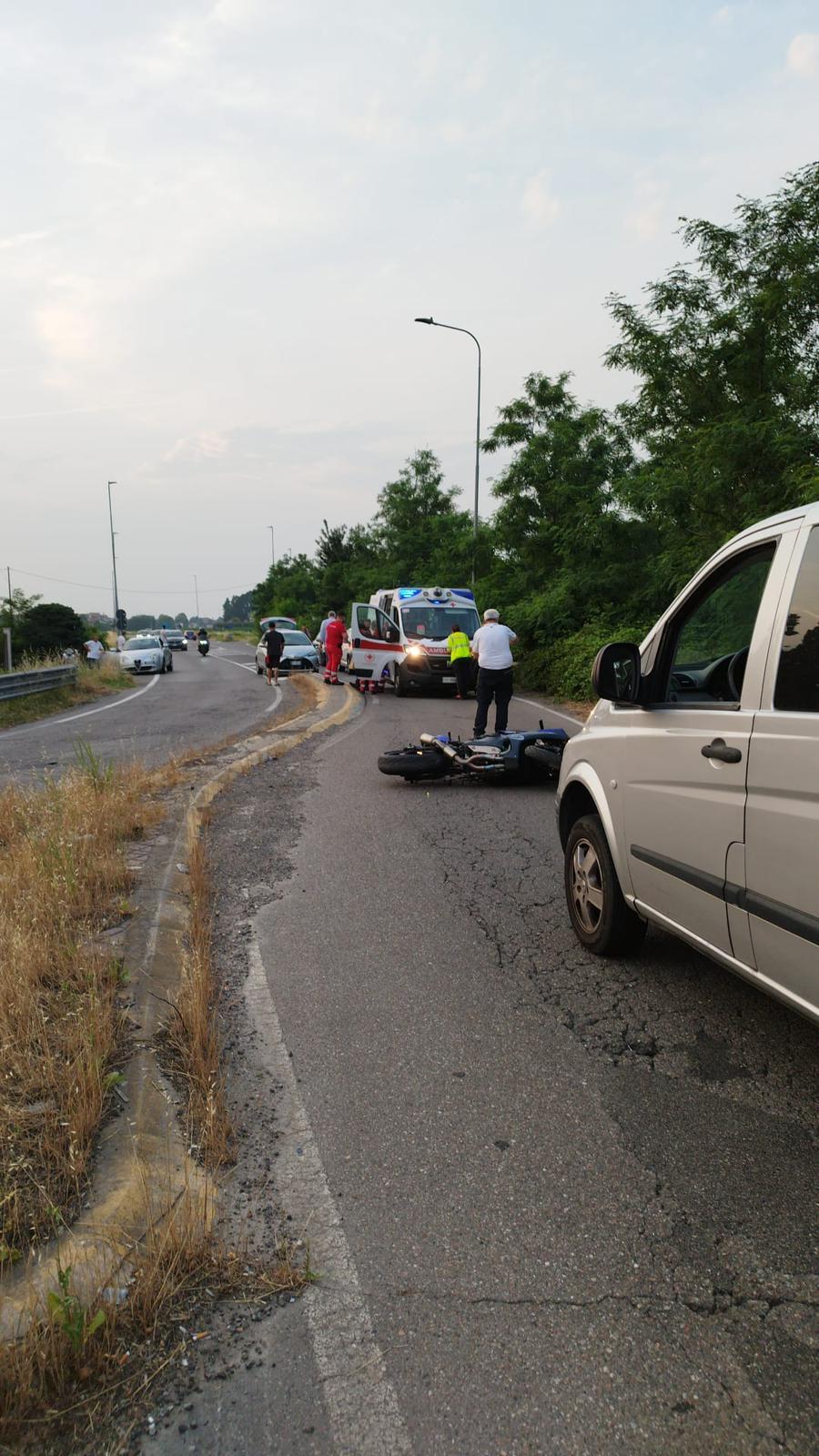 schianto in moto a siziano sulla vigentina morto centauro di vent8217anni