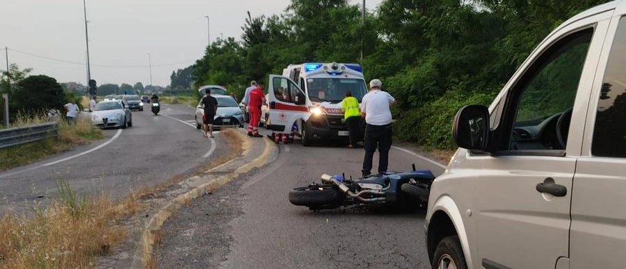 Schianto in moto a Siziano sulla Vigentina: morto centauro di vent’anni