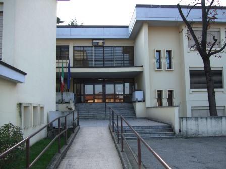 cuggiono furto alla scuola media fossati rubati sei pc portatili dal laboratorio