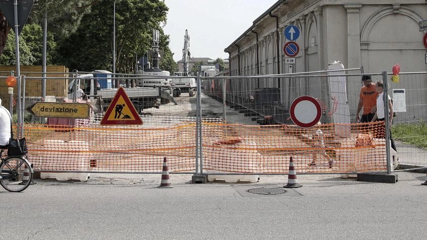 Il cantiere del nuovo parcheggio Il cantiere del nuovo parcheggio