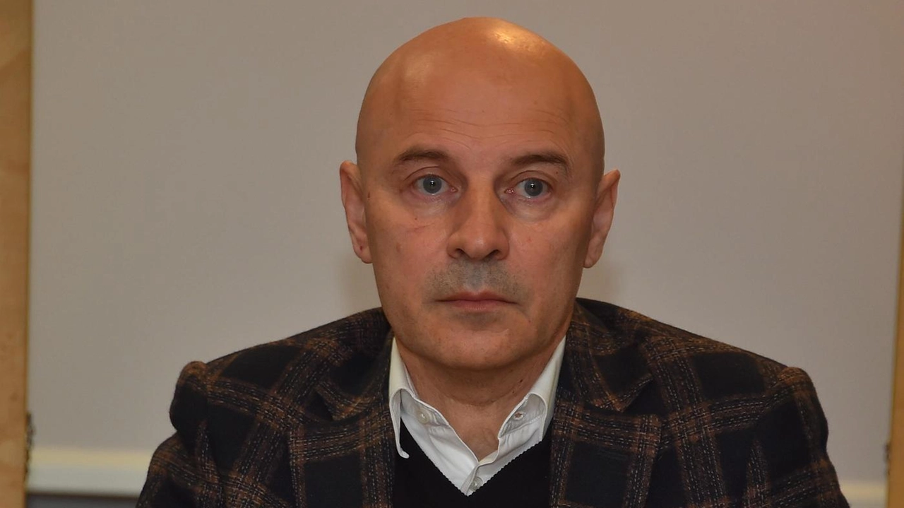 Gli abitanti della frazione Pontenuovo chiedono al sindaco Luca Del Gobbo di fare chiarezza sulla natura dei miasmi Gli abitanti della frazione Pontenuovo chiedono al sindaco Luca Del Gobbo di fare chiarezza sulla natura dei miasmi
