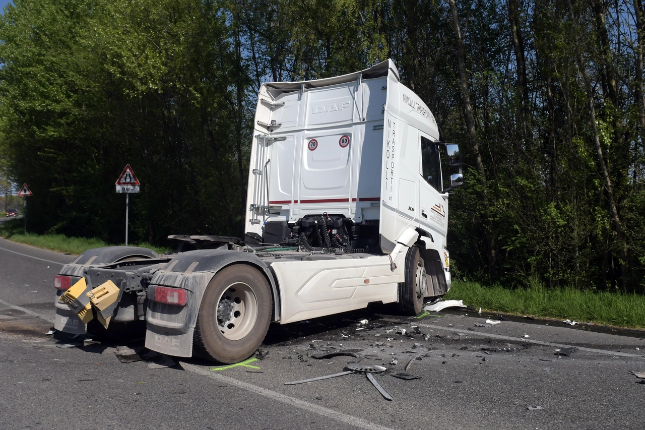 Incidente nel Milanese, morta donna e grave figlia 16enne