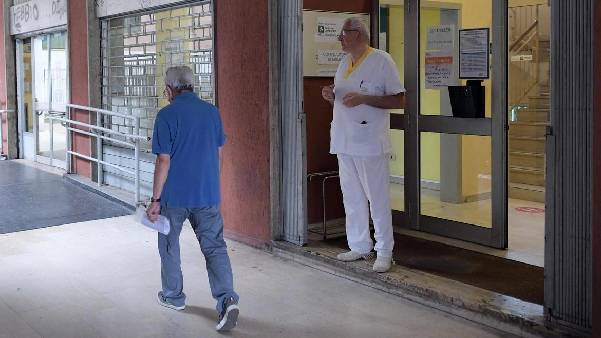 I Comuni hanno istituito servizi su prenotazione per gli anziani e i disabili che hanno bisogno di spostarsi per andare in un centro prelievi I Comuni hanno istituito servizi su prenotazione per gli anziani e i disabili che hanno bisogno di spostarsi per andare in un centro prelievi