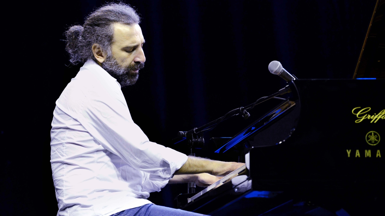 Stefano Bollani, domani sera in concerto al Castello Sforzesco Stefano Bollani, domani sera in concerto al Castello Sforzesco