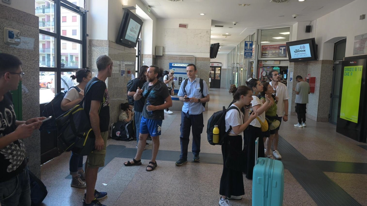 L’estate è arrivata e, come sempre i disservizi ferroviari si sono ripresentati, anzi si può dire che non siano mai...