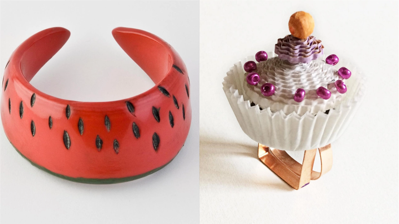 Bracciale a fascia a forma di fetta di cocomero Sharra Pagano e Sweet paper classic rings. Angela Simone