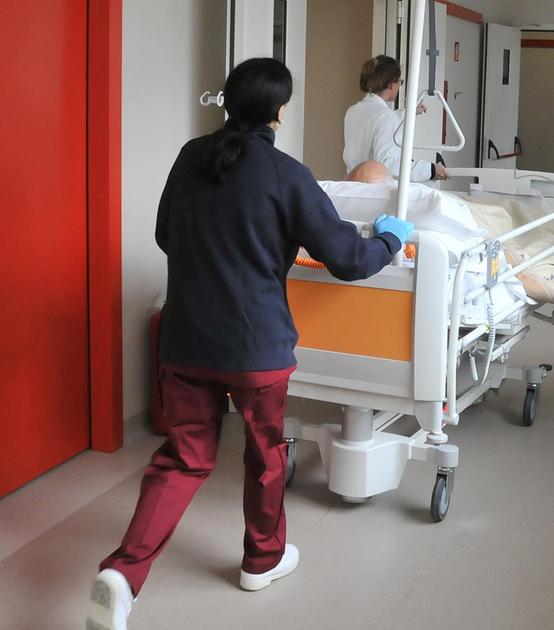 Violenza in ospedale, completamente ubriaco aggredisce un medico e sfascia le attrezzature