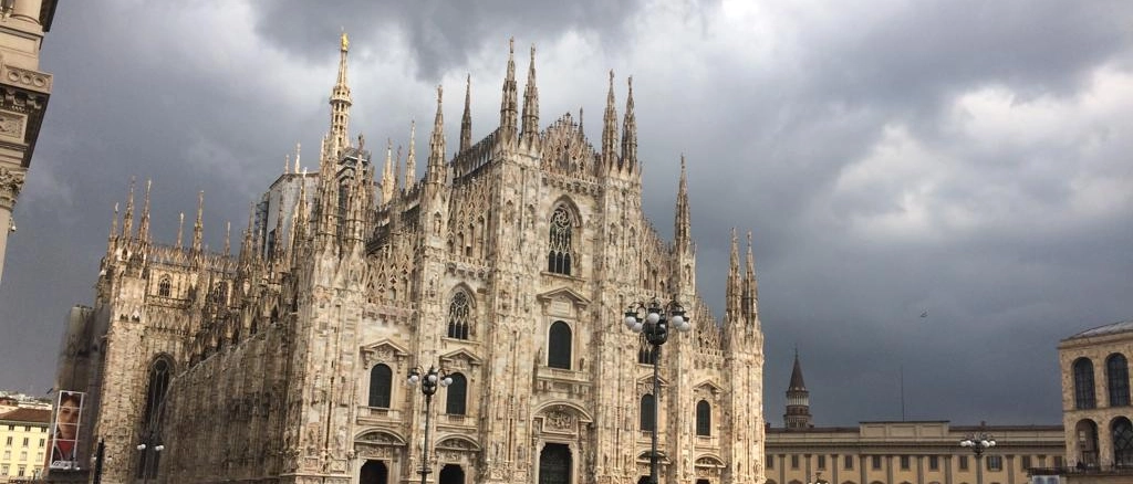 Allerta gialla a Milano e fascia prealpina: in arrivo piogge, violenti temporali e neve in montagna