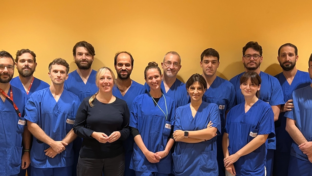 Il professor Lorenzo Bello con la sua équipe Il professor Lorenzo Bello con la sua équipe