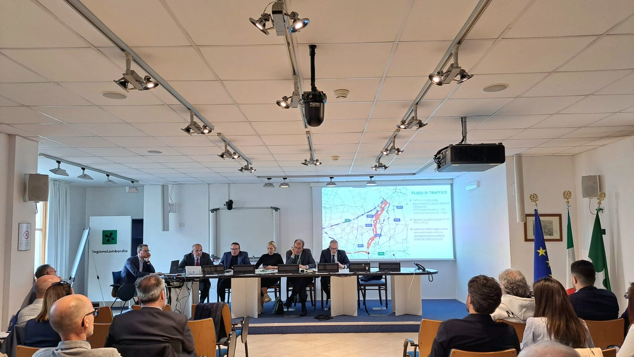 Il progetto dell’autostrada Bergamo-Treviglio è stato presentato questo pomeriggio nel corso di un incontro tra Regione Lombardia, Cal (Concessioni Autostradali Lombarde), Provincia di Bergamo e Comuni interessati che si è svolto nella sede bergamasca della Regione (Utr) Il progetto dell’autostrada Bergamo-Treviglio è stato presentato questo pomeriggio nel corso di un incontro tra Regione Lombardia, Cal (Concessioni Autostradali Lombarde), Provincia di Bergamo e Comuni interessati che si è svolto nella sede bergamasca della Regione (Utr)
