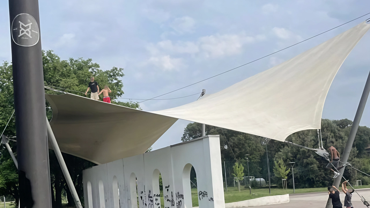 L’episodio ha scatenato reazioni, il video è stato girato dai residenti .