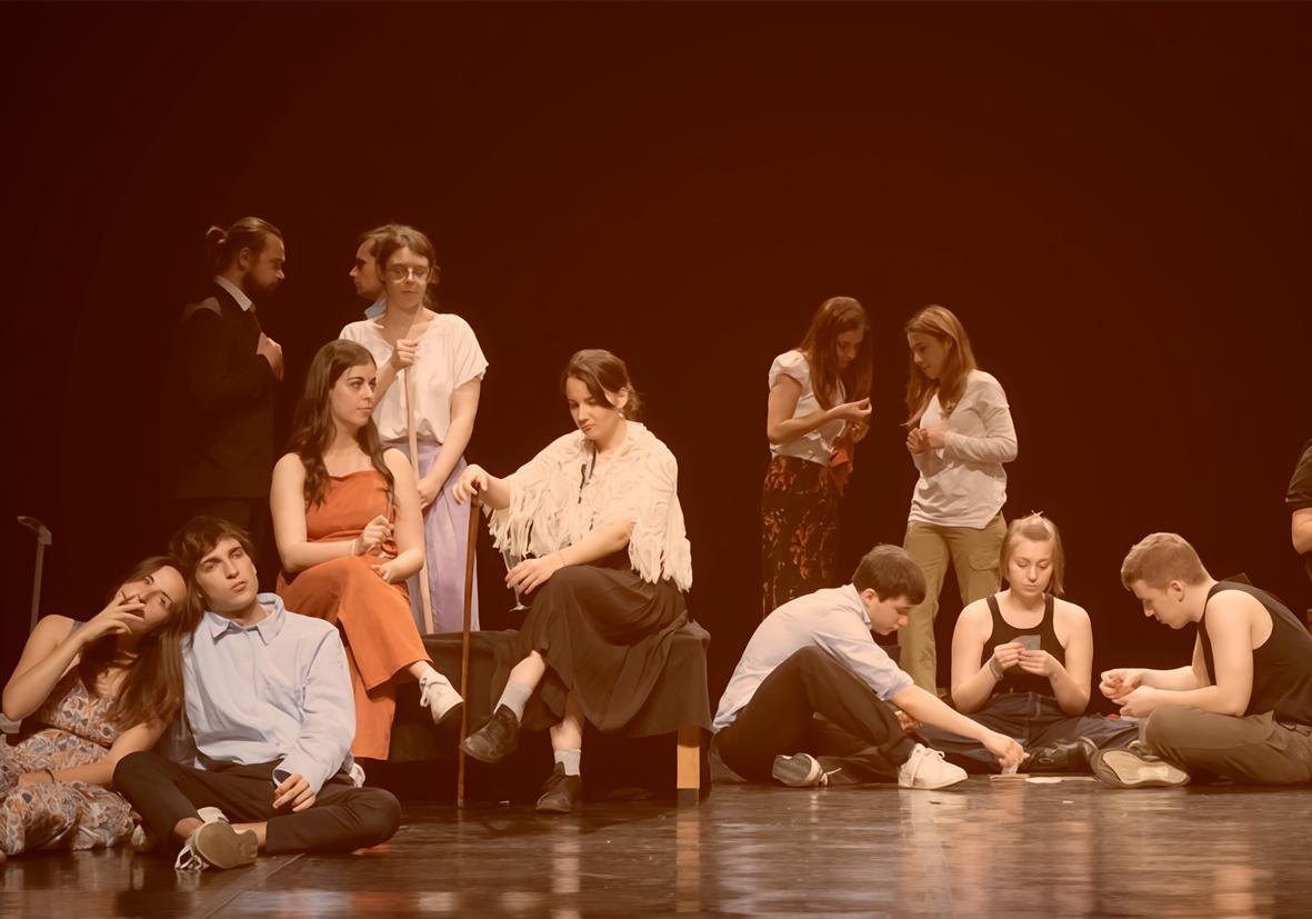 Passione teatro, saggi di fine anno. Valanga di spettacoli al Binario 7. Tutti gli allievi salgono sul palco Passione teatro, saggi di fine anno. Valanga di spettacoli al Binario 7. Tutti gli allievi salgono sul palco
