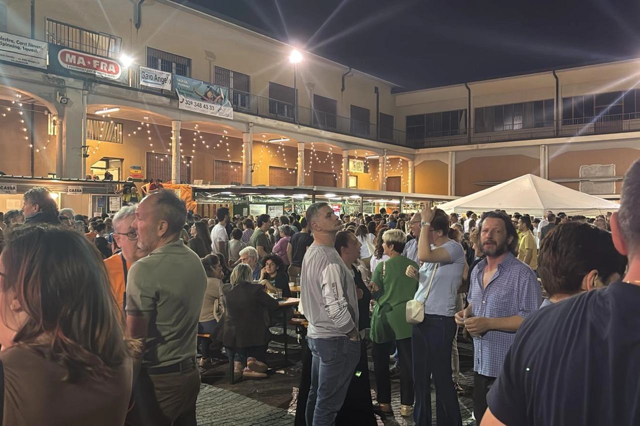 La festa si è conclusa con musica dal vivo e fuochi d'artificio