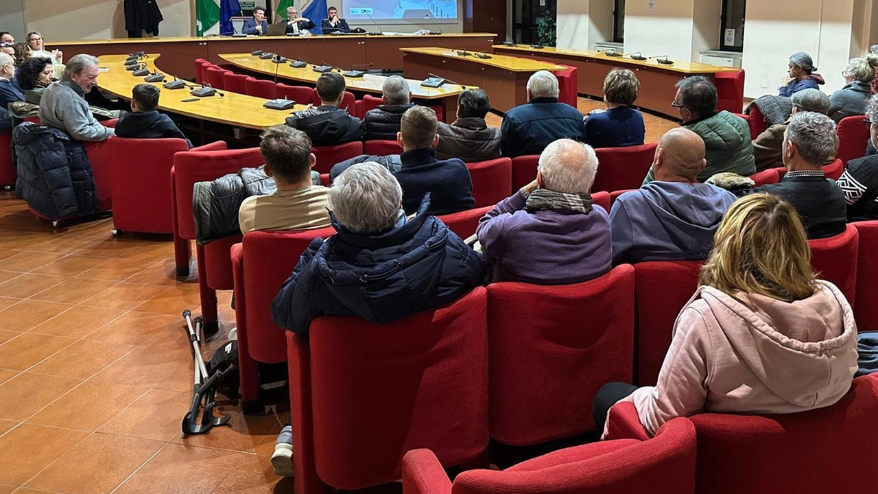 In Villa Mella il sindaco Antonio Romeo affiancato dal dirigente tecnico Cristiano Clementi ha illustrato gli interventi In Villa Mella il sindaco Antonio Romeo affiancato dal dirigente tecnico Cristiano Clementi ha illustrato gli interventi
