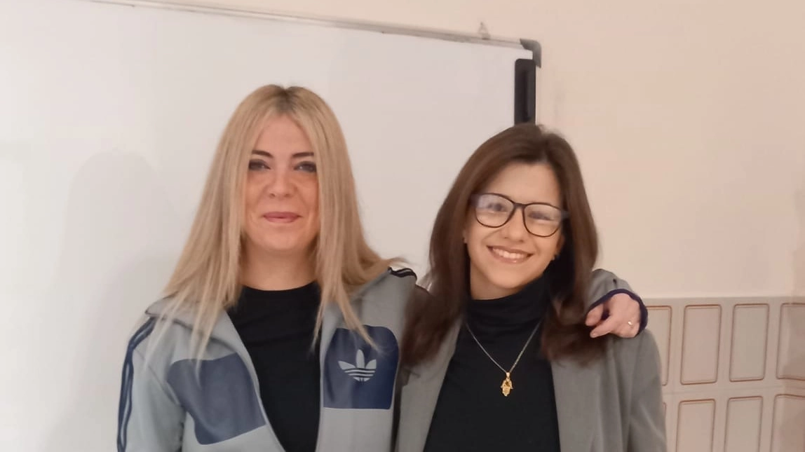 Da sinistra, l'insegnante Consuelo De Agostini e Chiara Zeno Da sinistra, l'insegnante Consuelo De Agostini e Chiara Zeno