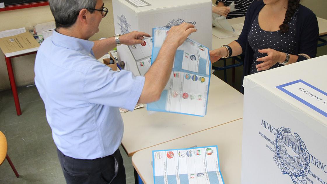 Elezioni comunali 2025 a Como: urne aperte per scegliere i nuovi sindaci Elezioni comunali 2025 a Como: urne aperte per scegliere i nuovi sindaci