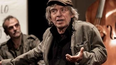 Una cosa è certa: sul palco del Menotti potrà succedere di tutto. Quindi meglio abbassare le difese e lasciarsi condurre.... Una cosa è certa: sul palco del Menotti potrà succedere di tutto. Quindi meglio abbassare le difese e lasciarsi condurre....