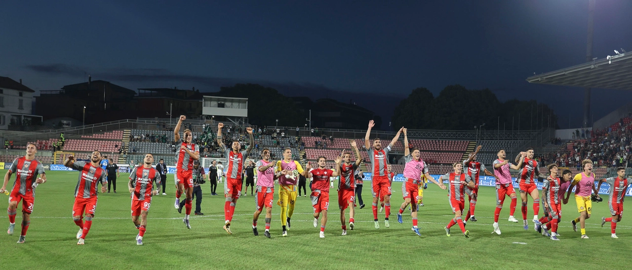 La Cremonese batte 3-2 al Sassuolo e vola in testa solitaria alla serie A