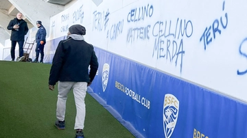 Brescia, vandali in azione allo stadio: sui muri raffica d’insulti contro il presidente Cellino