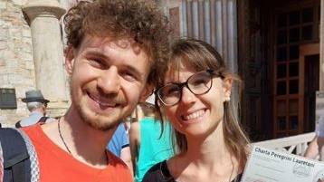 Giovanni e Silvia hanno camminato per 170 chilometri, da Assisi a Loreto, per il loro viaggio di nozze Giovanni e Silvia hanno camminato per 170 chilometri, da Assisi a Loreto, per il loro viaggio di nozze