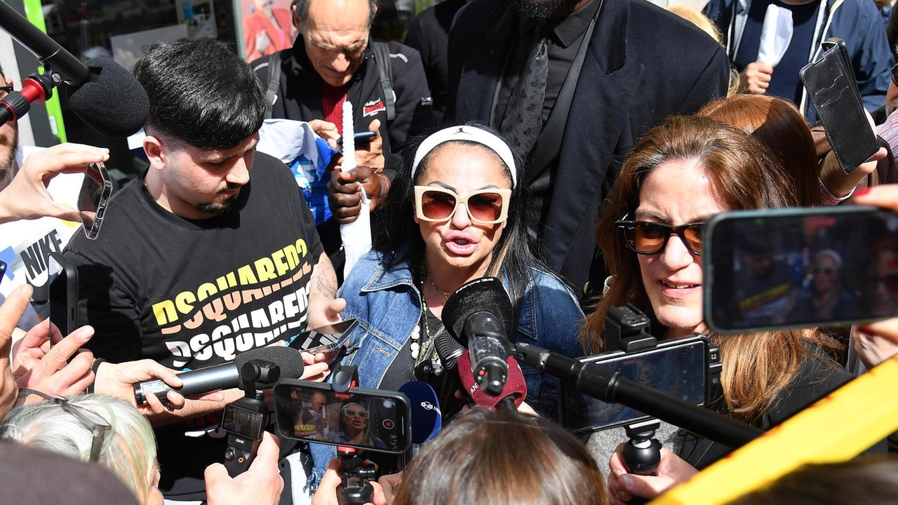 'No a Rita De Crescenzo il 13 in sala bingo'. Lei: vergogna