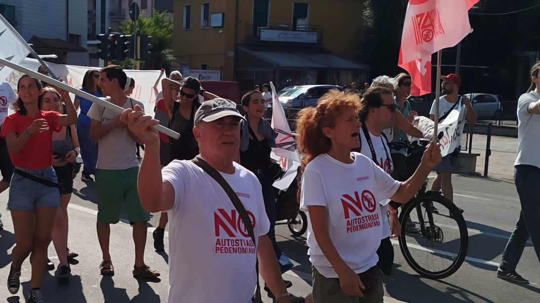 Alla manifestazione di Arcore ha partecipato anche Ilaria Salis Alla manifestazione di Arcore ha partecipato anche Ilaria Salis