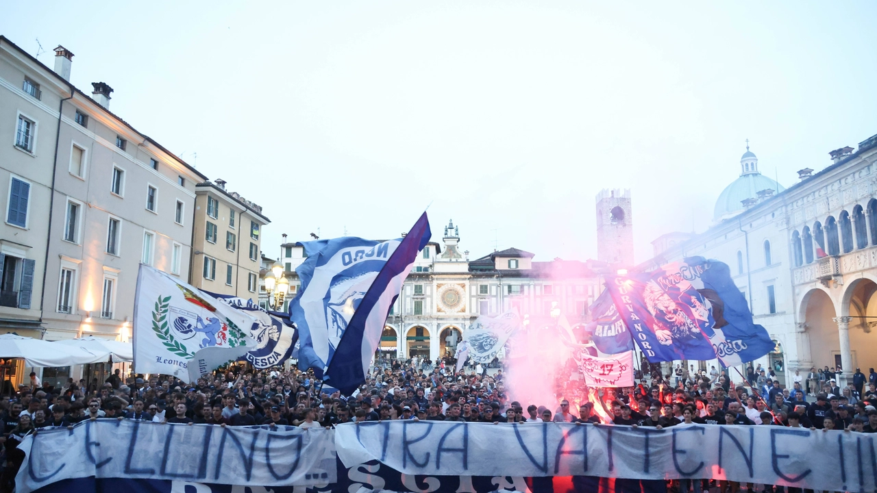 La protesta tifosi del Brescia e lo striscione contro il presidente Cellino La protesta tifosi del Brescia e lo striscione contro il presidente Cellino