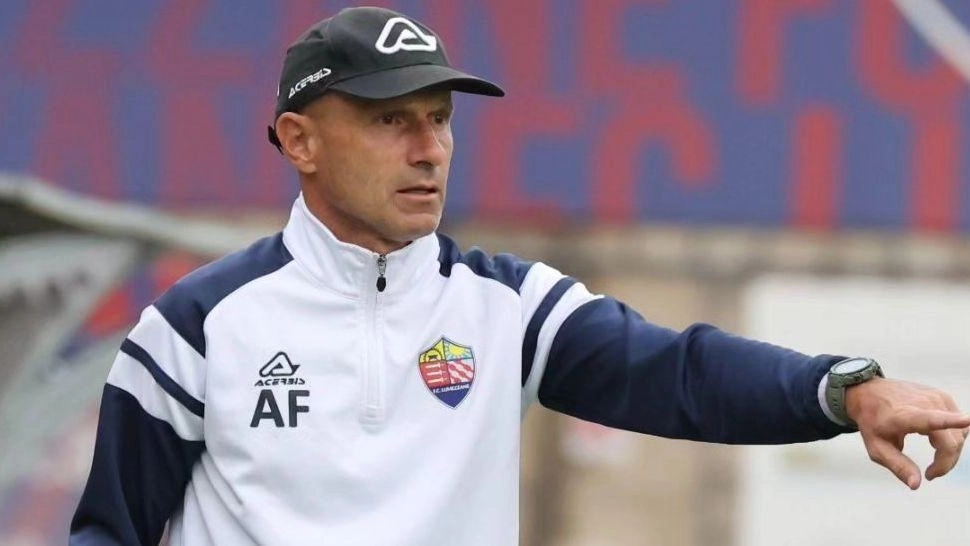 LUMEZZANE 0 TRENTO 2 Primo tempo: 0-1 LUMEZZANE (4-3-3): Filigheddu 6; Regazzetti 6 (28’ st Deratti 6), Pisano 6,5, Dalmazzi 6, Pagliari 6 (23’ st... LUMEZZANE 0 TRENTO 2 Primo tempo: 0-1 LUMEZZANE (4-3-3): Filigheddu 6; Regazzetti 6 (28’ st Deratti 6), Pisano 6,5, Dalmazzi 6, Pagliari 6 (23’ st...