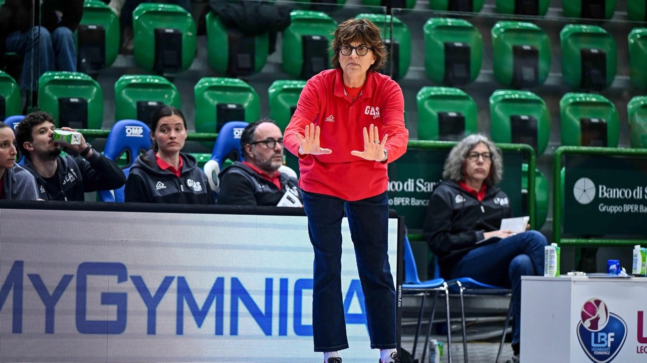 Cinzia Zanotti sarebbe potuta diventare la prima allenatrice nella Serie A maschile Continuerà a guidare la Geas