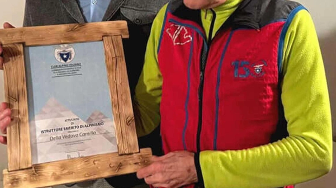 Il riconoscimento dell'Istruttore Emerito di Alpinismo a Camillo Della Vedova premia la sua carriera dedicata al volontariato e alla sicurezza alpinistica, con importanti imprese sulle montagne. Il riconoscimento dell'Istruttore Emerito di Alpinismo a Camillo Della Vedova premia la sua carriera dedicata al volontariato e alla sicurezza alpinistica, con importanti imprese sulle montagne.