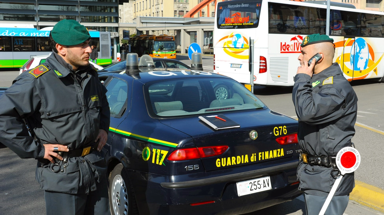 Una pattuglia della Guardia di Finanza di Bergamo Una pattuglia della Guardia di Finanza di Bergamo