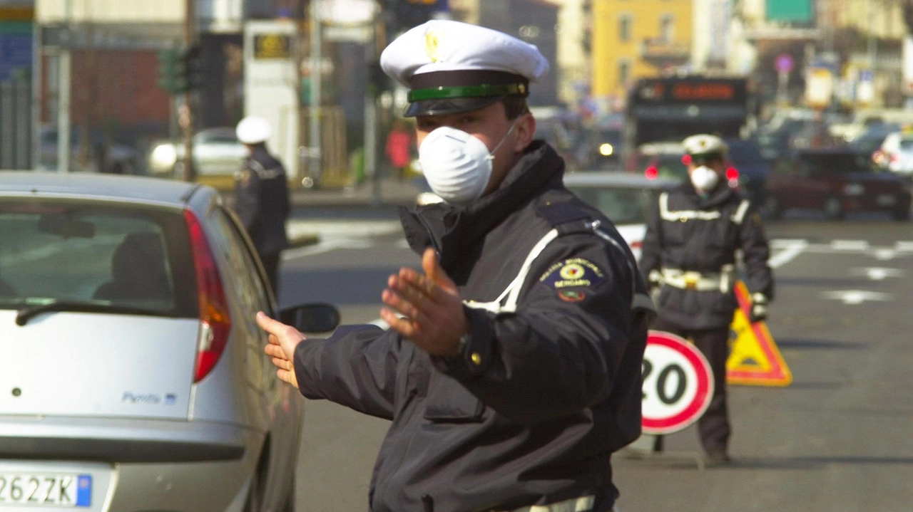 Il particolato fine è prodotto da traffico, industrie e combustioni in generale Il particolato fine è prodotto da traffico, industrie e combustioni in generale