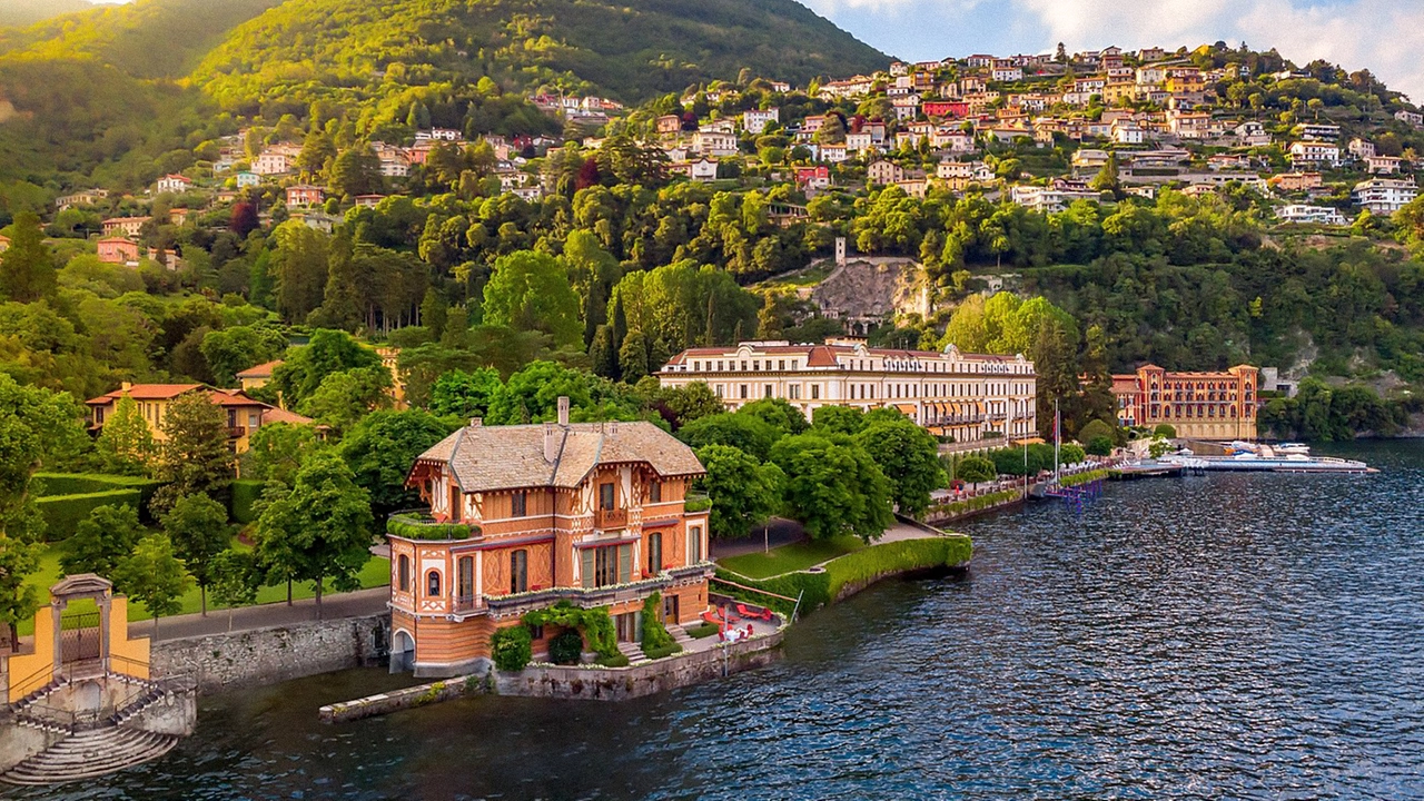 Villa d'Este, sul lago di Como. La zona è famosa per il turismo di lusso Villa d'Este, sul lago di Como. La zona è famosa per il turismo di lusso
