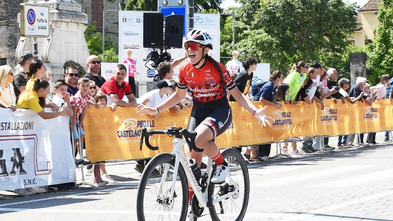 Martina Pianta vince il Memorial Alberto Coffani a Gazoldo degli Ippoliti, seguita da Nicole Bracco per un doppio trionfo della Società Ciclistica Cesano Maderno. Martina Pianta vince il Memorial Alberto Coffani a Gazoldo degli Ippoliti, seguita da Nicole Bracco per un doppio trionfo della Società Ciclistica Cesano Maderno.