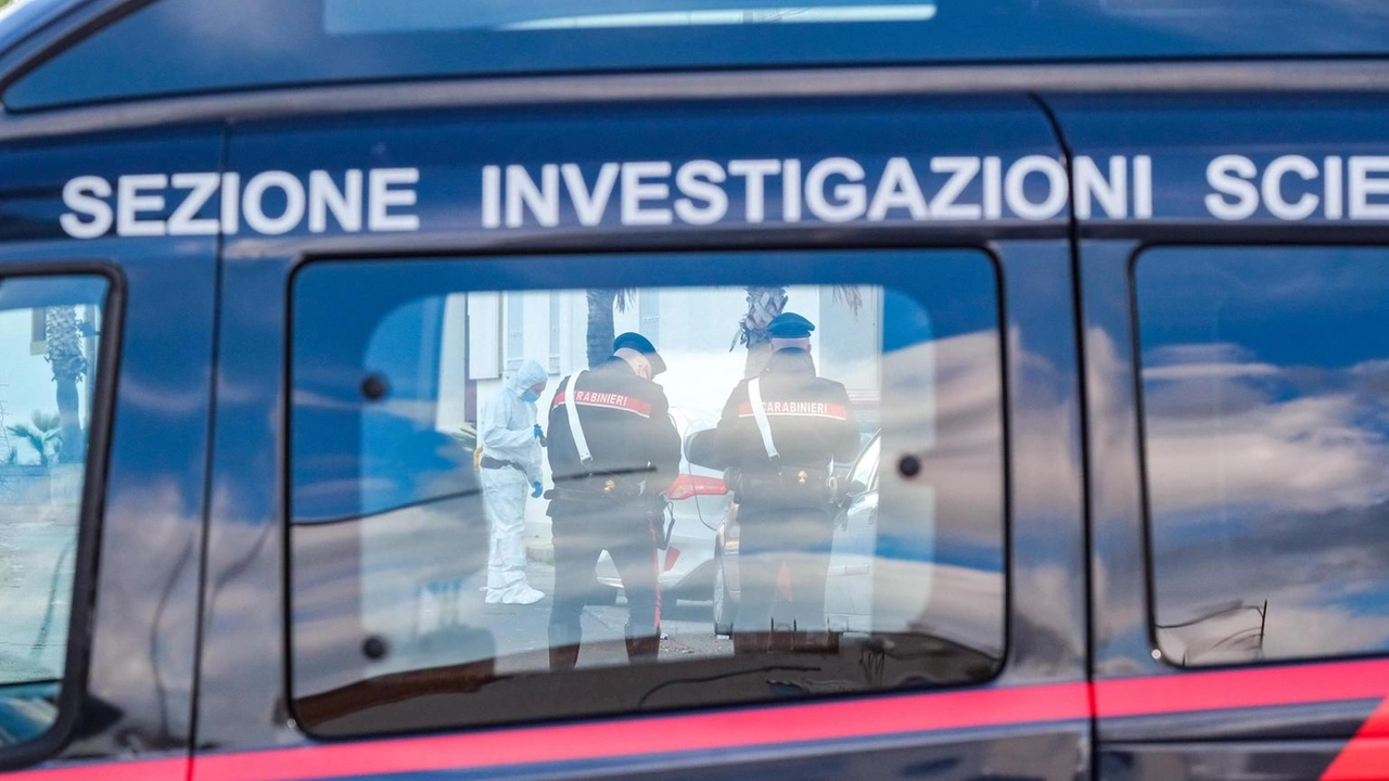 Vittima colpita con un coltello. Aggressore sarebbe il vicino