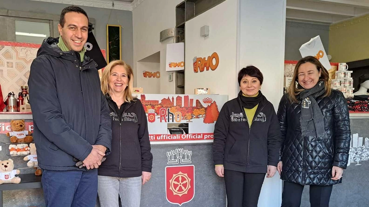 Il sindaco Andrea Orlandi nel punto vendita di prodotti a marchio “Rho” Apertura prorogata fino a marzo Il sindaco Andrea Orlandi nel punto vendita di prodotti a marchio “Rho” Apertura prorogata fino a marzo
