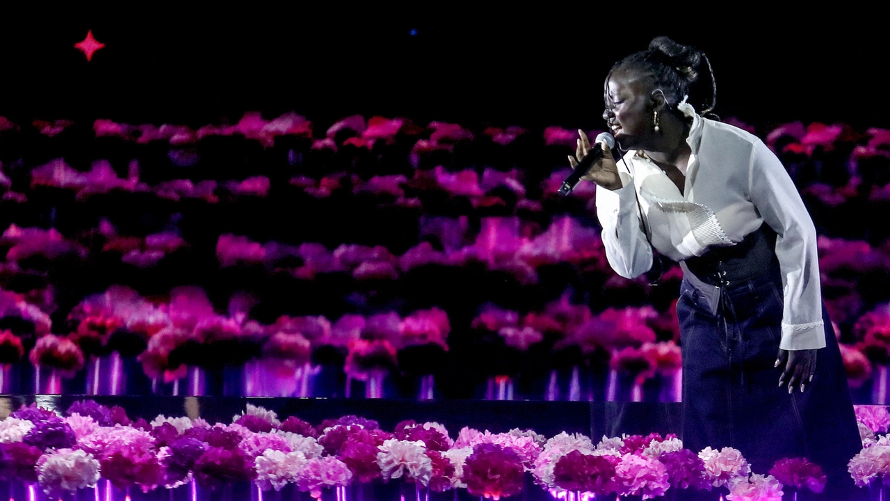 Mimì si esibisce sul palco del talent show ‘X Factor’ al Teatro Repower a Milano, 31 ottobre 2024