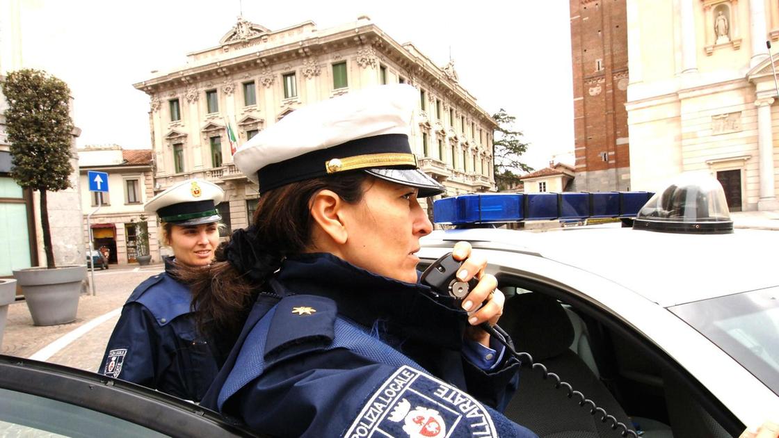 Polizia locale da Ilgiorno.it polizia locale in arrivo il taser uno strumento indispensabile