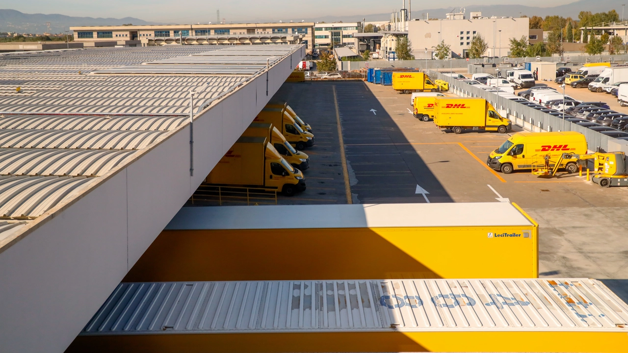 Un centro di distribuzione di Dhl: al colosso della logistica viene contestata una serie di accuse riguardanti un presunto sfruttamento dei lavoratori (Archivio) Un centro di distribuzione di Dhl: al colosso della logistica viene contestata una serie di accuse riguardanti un presunto sfruttamento dei lavoratori (Archivio)