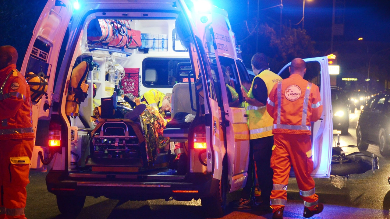 L'incidente è avvenuto di notte. Sul posto l'equipaggio della Croce Rossa L'incidente è avvenuto di notte. Sul posto l'equipaggio della Croce Rossa