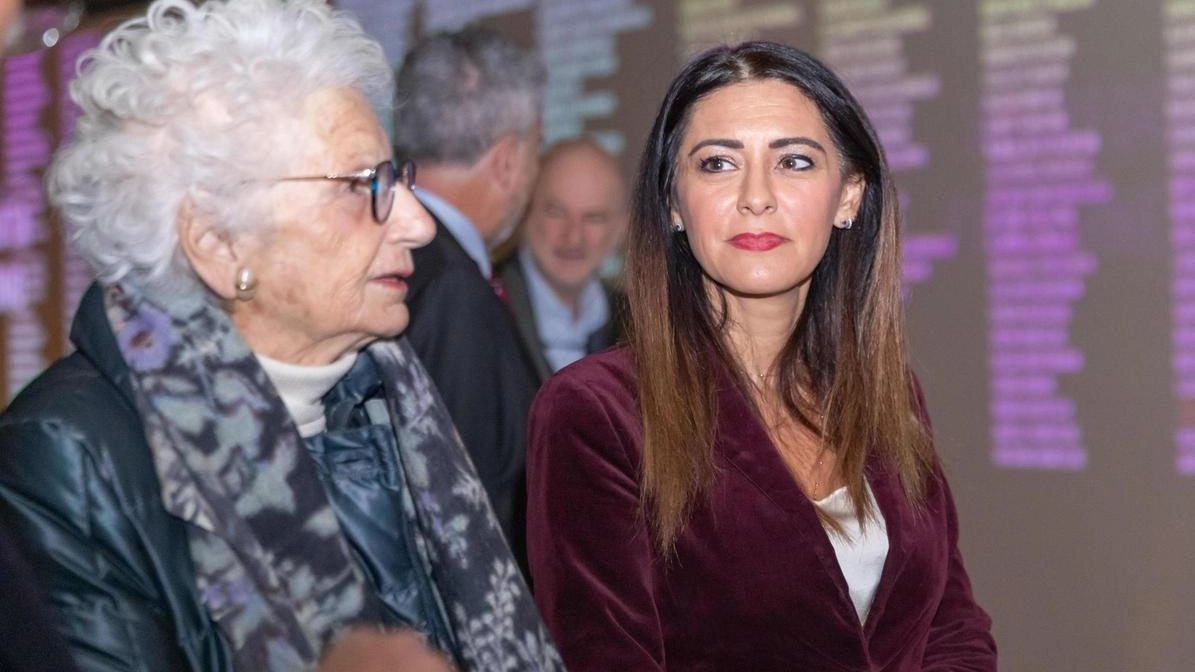 La senatrice a vita Liliana Segre accanto a Pina Picerno, vicepresidente del Parlamento europeo, durante la visita al Binario 21 La senatrice a vita Liliana Segre accanto a Pina Picerno, vicepresidente del Parlamento europeo, durante la visita al Binario 21
