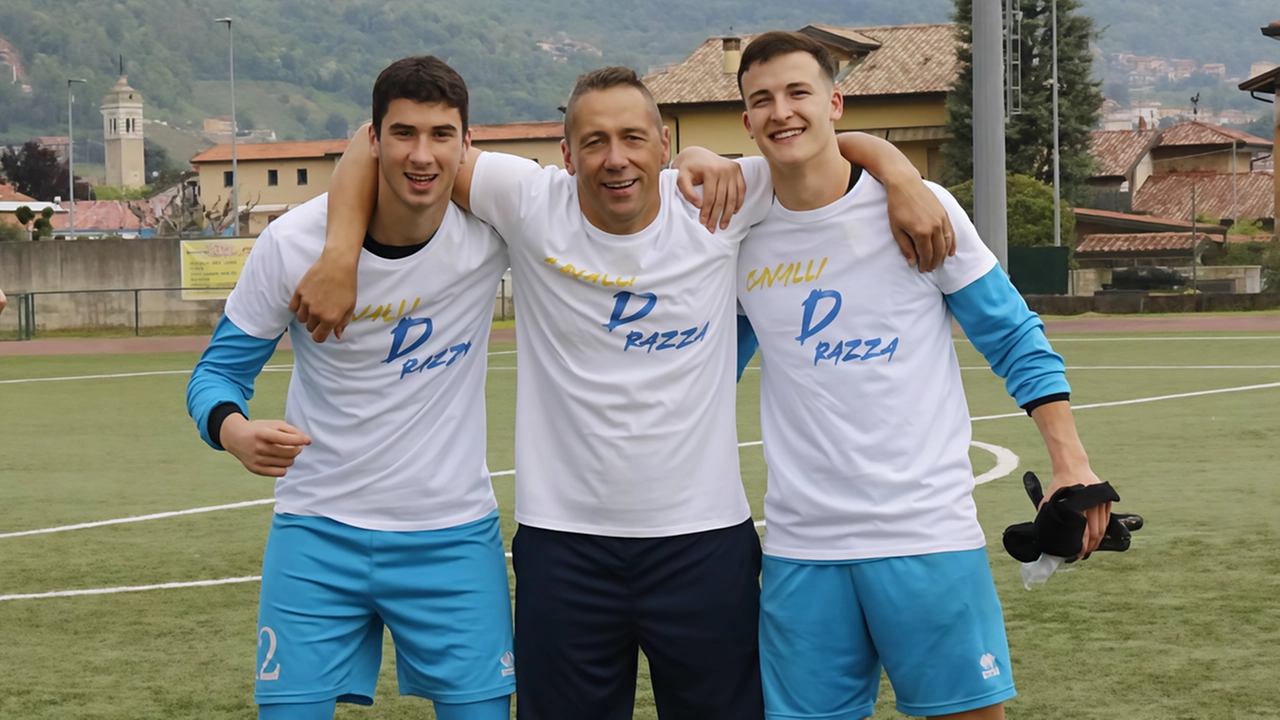 Il Mapello conquista la Serie D con determinazione e compattezza, guidato dall'allenatore Luca Mascaro.