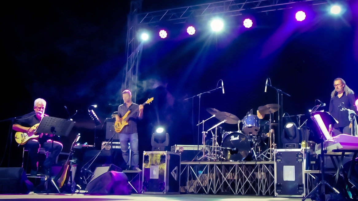 I Musici di Francesco Guccini sono i componenti della storica band che ha accompagnato in tour e in studio il cantautore emiliano I Musici di Francesco Guccini sono i componenti della storica band che ha accompagnato in tour e in studio il cantautore emiliano