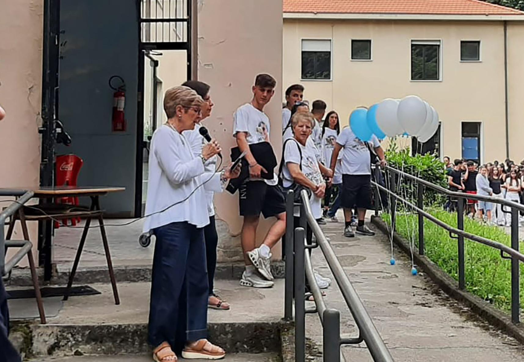 Omar, il ricordo della “sua“ scuola: "Che il tuo sorriso possa ispirarci". La mamma: "Vogliamo giustizia" Omar, il ricordo della “sua“ scuola: "Che il tuo sorriso possa ispirarci". La mamma: "Vogliamo giustizia"
