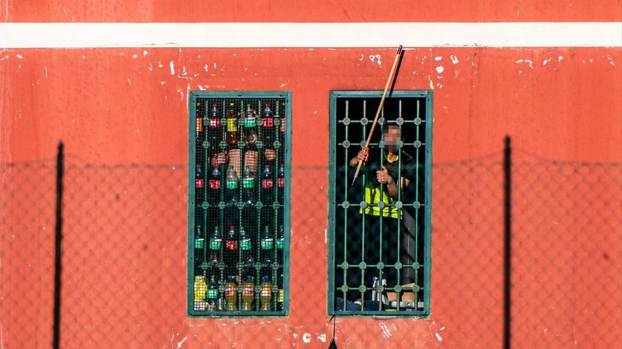 Scene di rivolta nelle celle del carcere minorile Beccaria di Milano