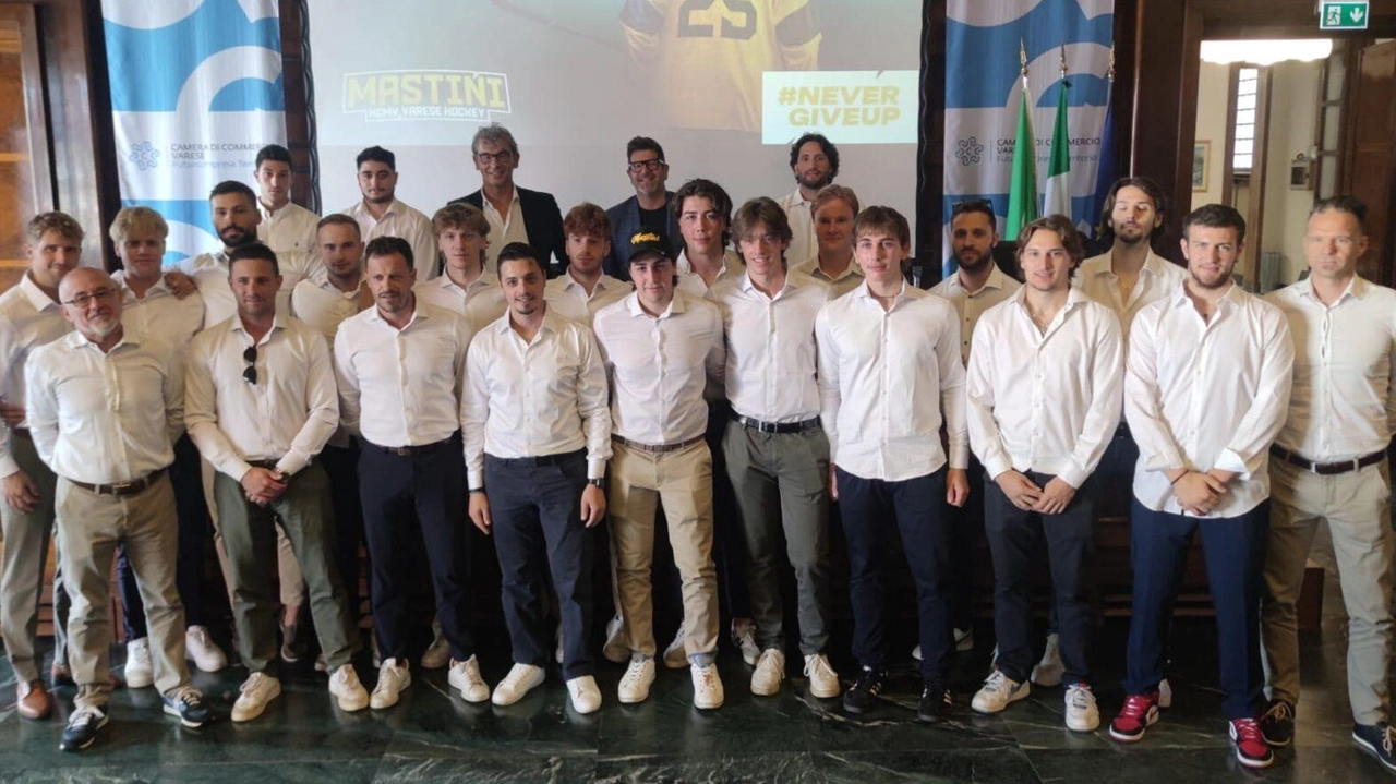 L’Hockey Varese durante la presentazione della nuova stagione 2024-2025 L’Hockey Varese durante la presentazione della nuova stagione 2024-2025