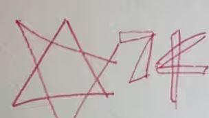 quella scritta si intravede ancora agli amici ho detto niente kippah