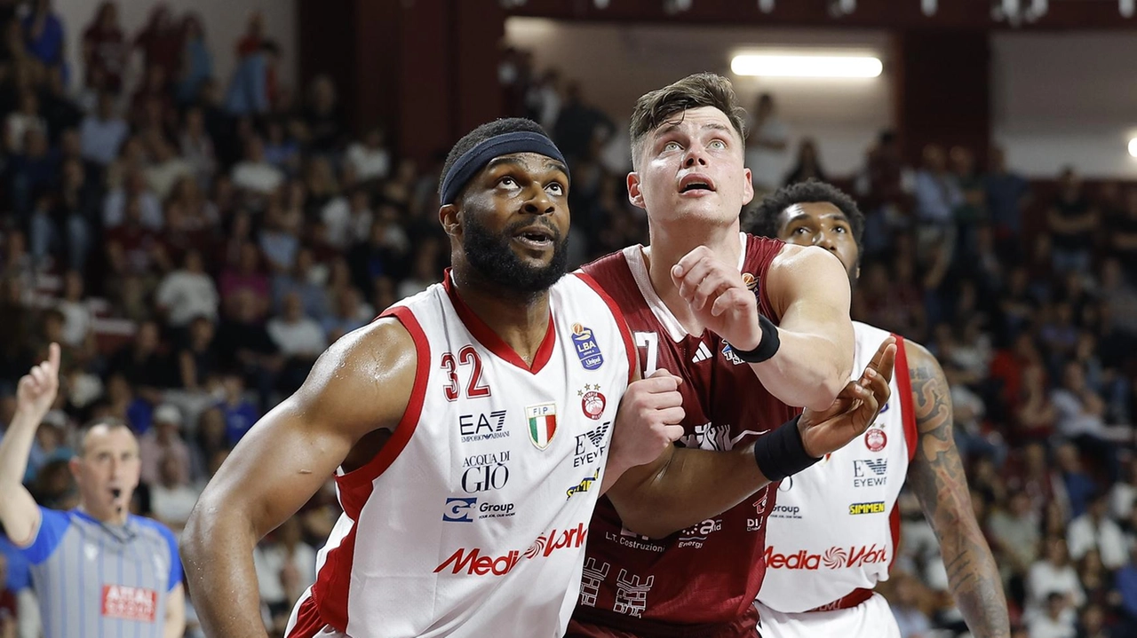 L'Olimpia affronta Givova Scafati con Josh Nebo di ritorno, preparando il roster per i playoff. Saluto speciale per Andrea Cinciarini. L'Olimpia affronta Givova Scafati con Josh Nebo di ritorno, preparando il roster per i playoff. Saluto speciale per Andrea Cinciarini.